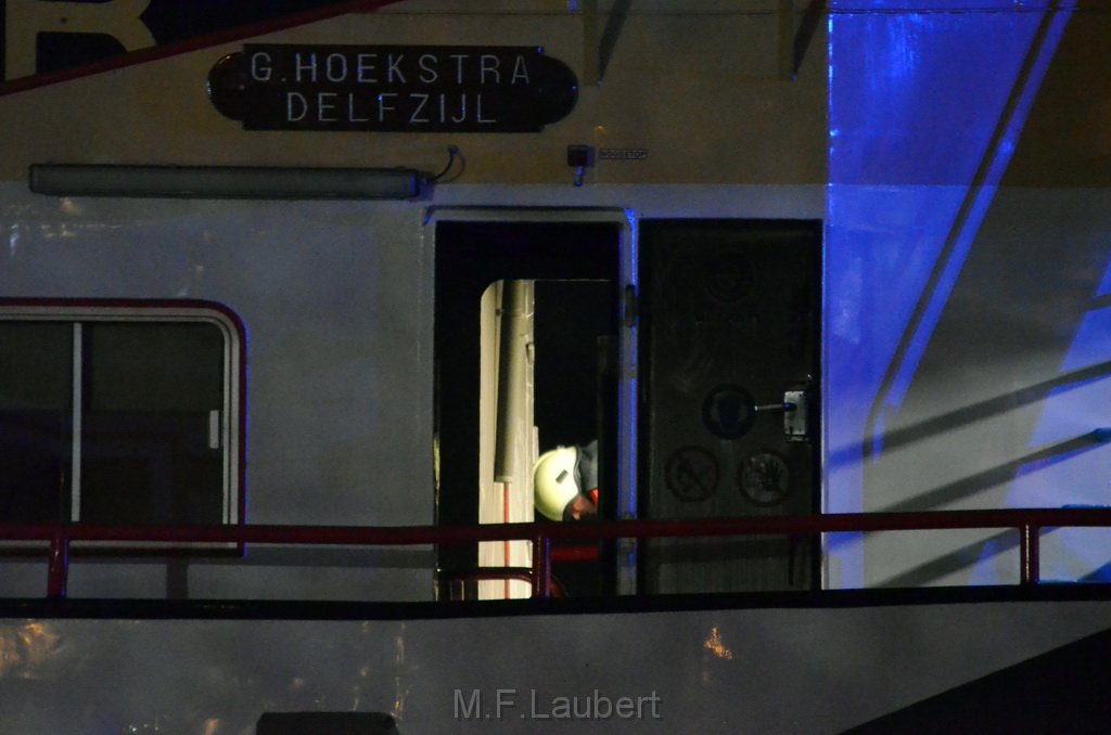 Schiff 1 Feuer im Motorraum eines Tankschiffes Hoehe Koeln Rodenkirchen P070.JPG - Miklos Laubert